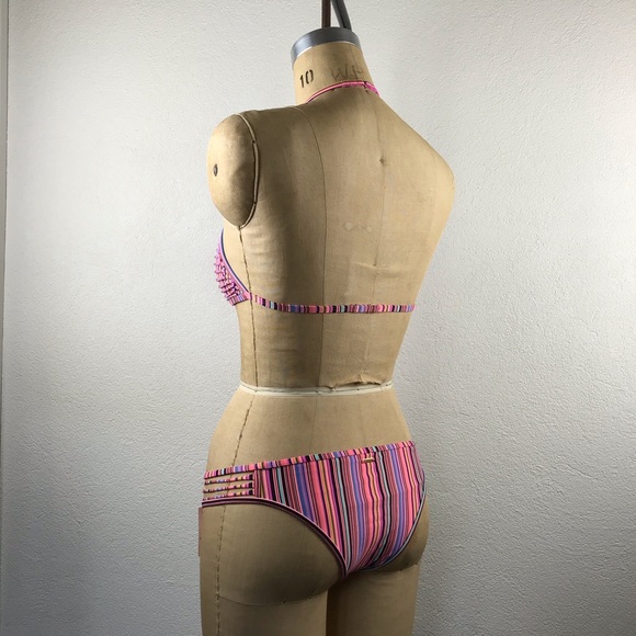 Victoria’s Secret l M The Itsy Pink Stripe Texture Halter Cheeky Bikini Swimsuit - Picture 5 of 15